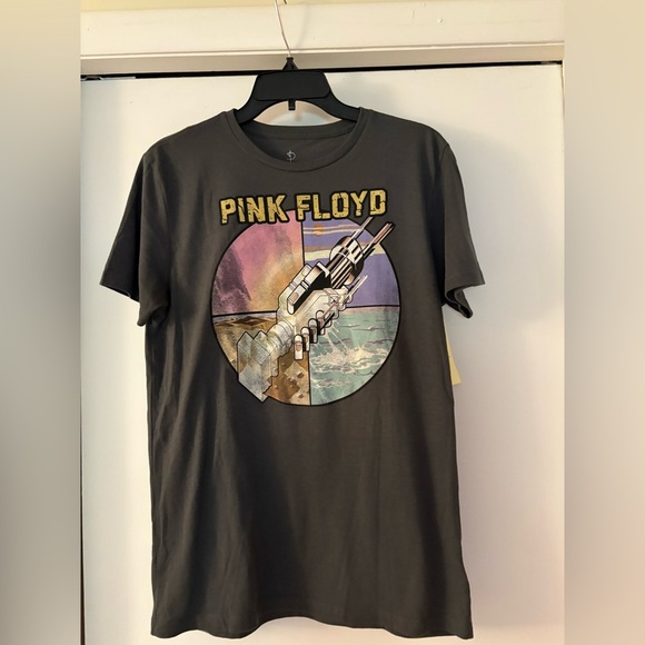 Pink Floyd Graphic T-Shirt
New- unisex cotton 
Unique design 
Rare find - Picture 4 of 6